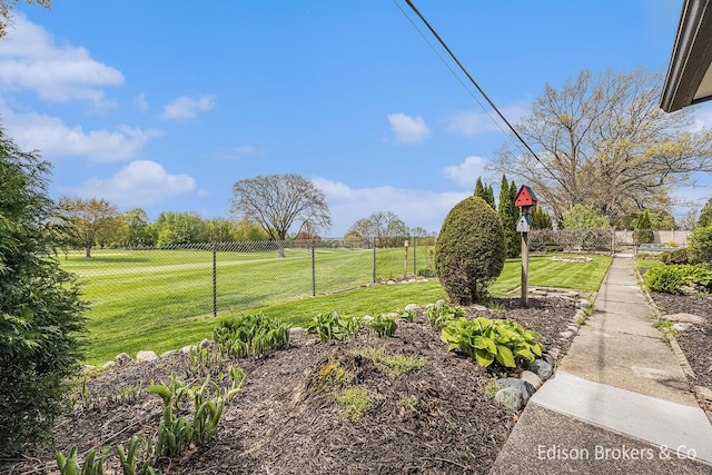1657 W Kentview Dr NE, Grand Rapids, MI 49505 - view of yard