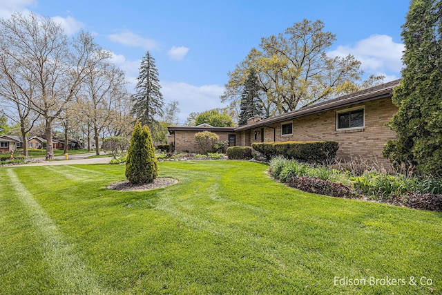 1657 W Kentview Dr NE, Grand Rapids, MI 49505 - view of grassy yard