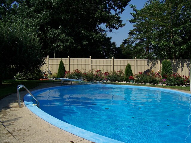 1657 W Kentview Dr NE, Grand Rapids, MI 49505 - view of swimming pool featuring fence