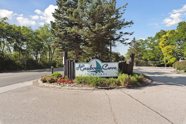 9601 Bayview Dr # 301, Ypsilanti, MI 48197 - view of community / neighborhood sign