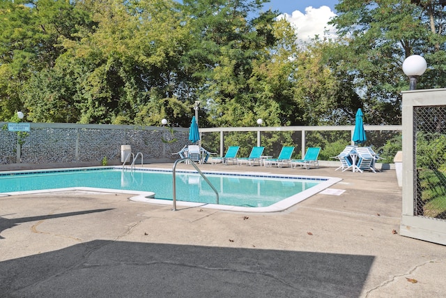 9601 Bayview Dr # 301, Ypsilanti, MI 48197 - community pool with a patio area and view of scattered trees