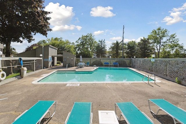 9601 Bayview Dr # 301, Ypsilanti, MI 48197 - community pool with a patio area and fence