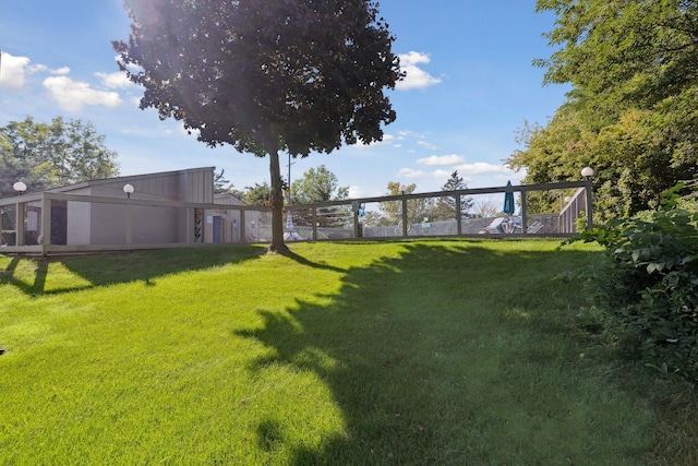 9601 Bayview Dr # 301, Ypsilanti, MI 48197 - view of yard