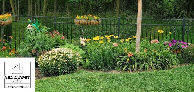 465 Edgewood Pass, Fenton, MI 48430 - view of yard
