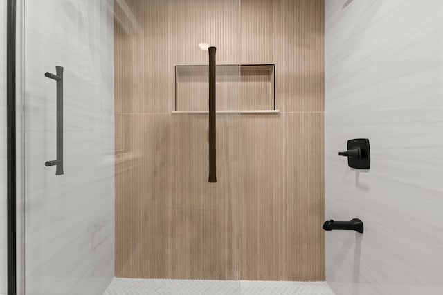 21984 Wildwood St, Dearborn, MI 48128 - bathroom featuring tiled shower