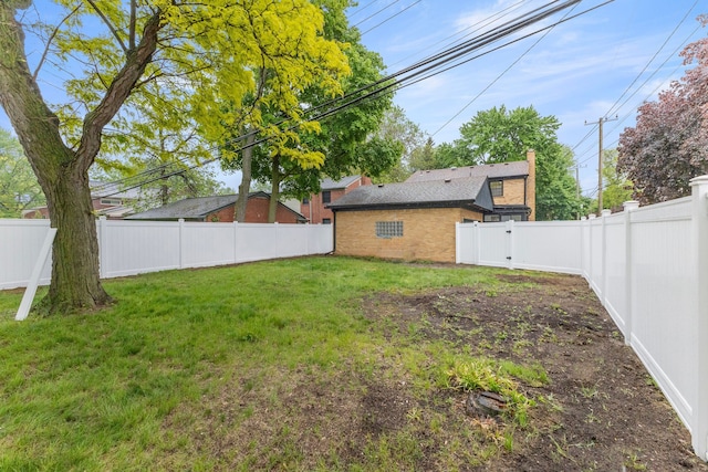 21984 Wildwood St, Dearborn, MI 48128 - view of yard with a gate