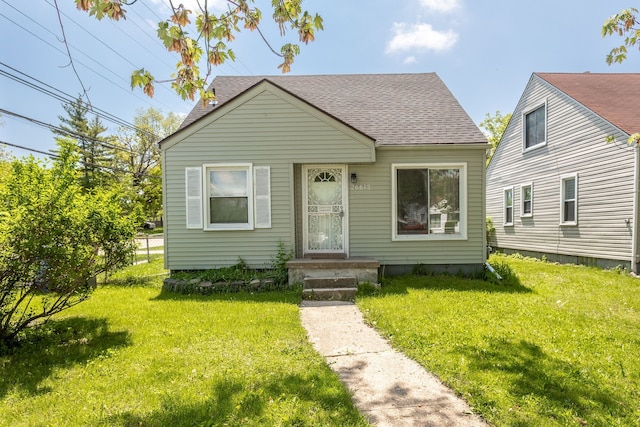 26613 W Hills Dr, Inkster, MI 48141 - bungalow featuring a shingled roof and a front yard