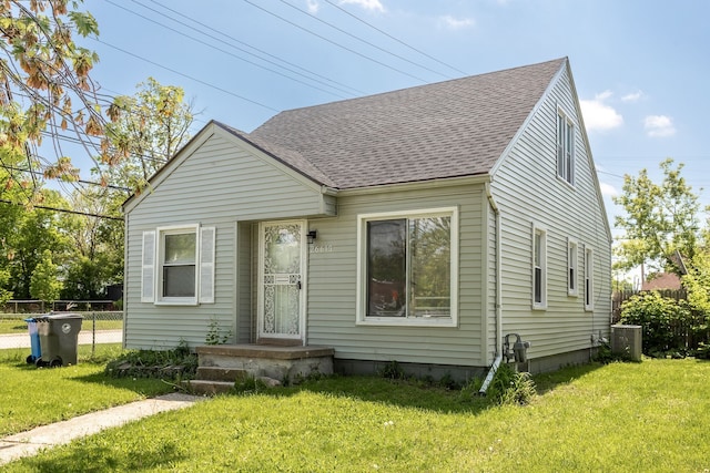 26613 W Hills Dr, Inkster, MI 48141 - bungalow-style house with roof with shingles and central air condition unit