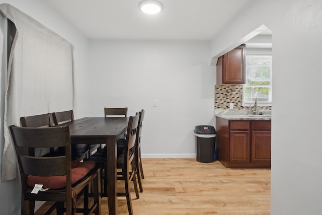 26613 W Hills Dr, Inkster, MI 48141 - dining area with light wood-type flooring and baseboards