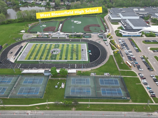 4003 Old Dominion Dr, West Bloomfield, MI 48323 - aerial overview of property's location featuring a large body of water