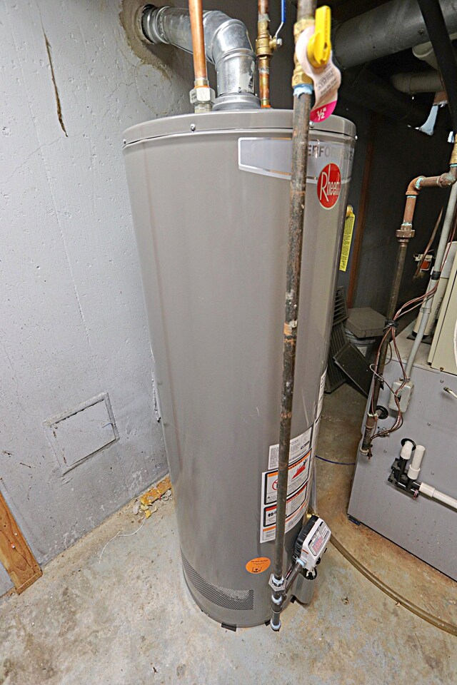4003 Old Dominion Dr, West Bloomfield, MI 48323 - utilities featuring water heater