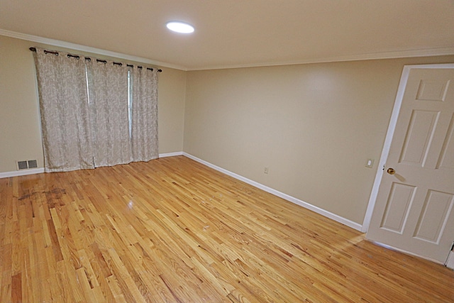 4003 Old Dominion Dr, West Bloomfield, MI 48323 - empty room with crown molding, light wood finished floors, baseboards, and recessed lighting