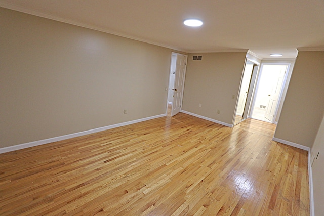 4003 Old Dominion Dr, West Bloomfield, MI 48323 - unfurnished room featuring crown molding, light wood-style flooring, baseboards, and recessed lighting
