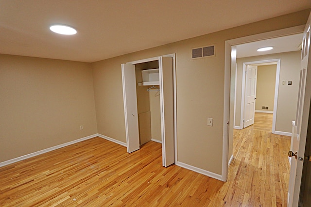 4003 Old Dominion Dr, West Bloomfield, MI 48323 - unfurnished bedroom featuring light wood-style floors, baseboards, and a closet