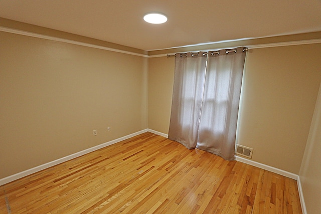 4003 Old Dominion Dr, West Bloomfield, MI 48323 - empty room with light wood-style flooring and baseboards
