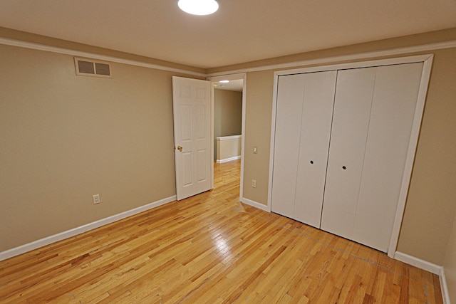4003 Old Dominion Dr, West Bloomfield, MI 48323 - unfurnished bedroom with light wood-style flooring, a closet, and baseboards