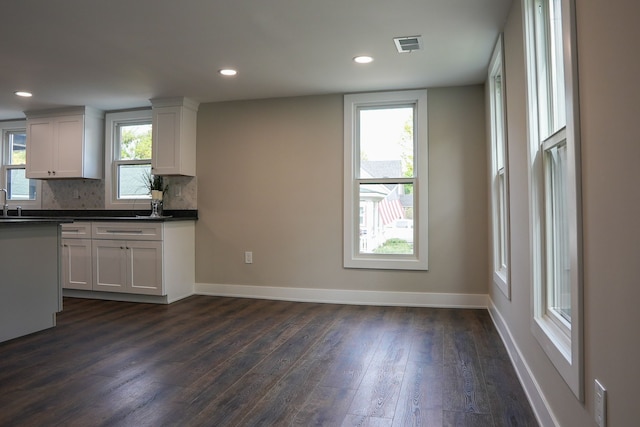 278 W Saint Clair St, Romeo, MI 48065 - kitchen with dark wood finished floors, dark countertops, baseboards, backsplash, and recessed lighting