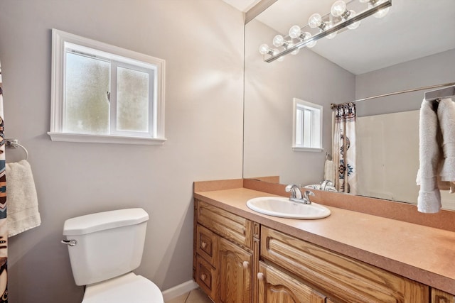full bathroom featuring healthy amount of natural light, toilet, vanity, and a shower with curtain