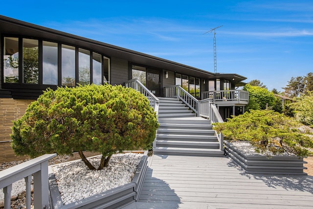 8411 Jordan Rd, Grand Blanc, MI 48439 - wooden deck with stairway