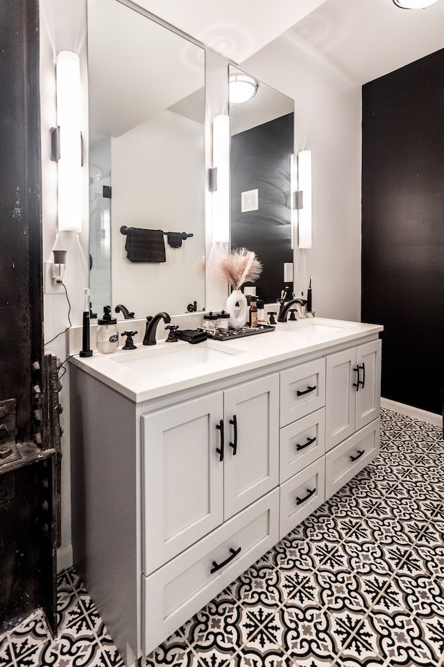 2987 Franklin St Unit 5-2D, Detroit, MI 48207 - full bath with double vanity