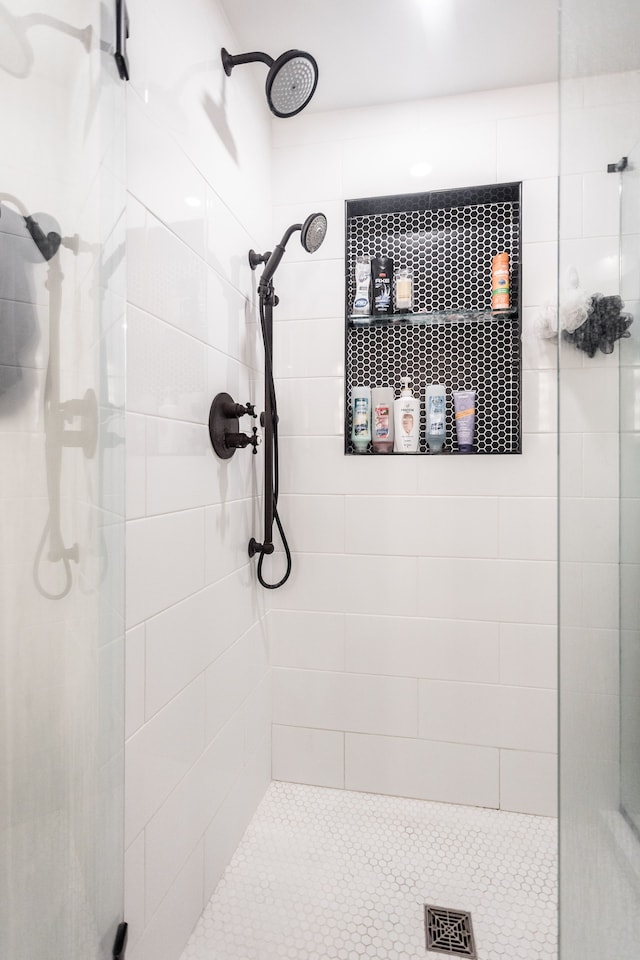 2987 Franklin St Unit 5-2D, Detroit, MI 48207 - full bath featuring a shower stall