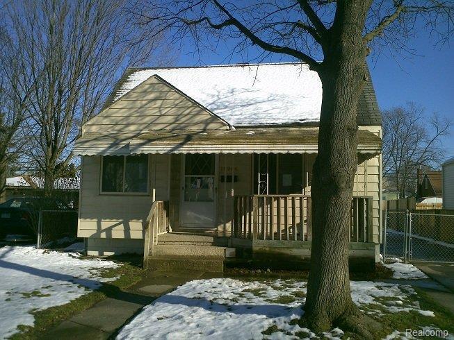 19946 Kinloch St, Redford, MI 48240 - view of front of home featuring a porch and fence
