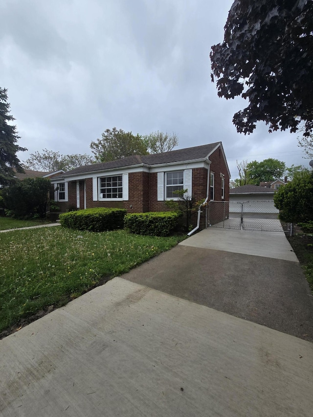 915 Cleophus Pkwy, Lincoln Park, MI 48146 - single story home featuring brick siding, driveway, and a front yard