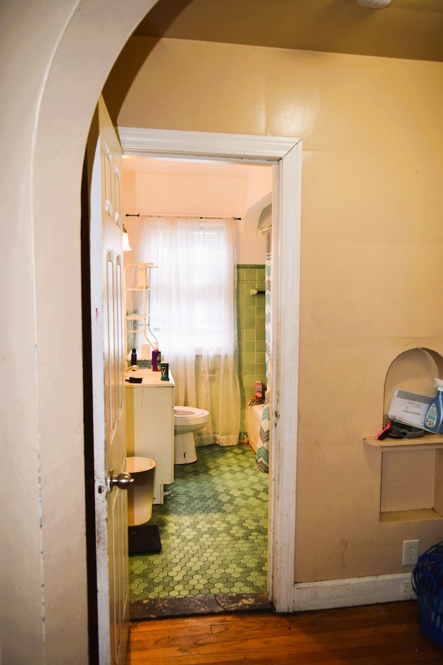 10039 Mark Twain St, Detroit, MI 48227 - hall featuring wood finished floors and arched walkways