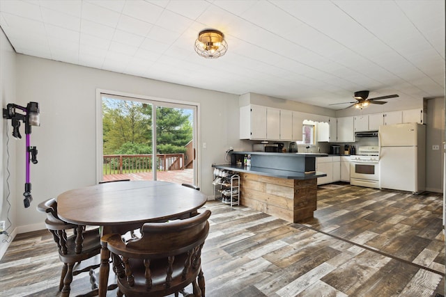 dining room featuring dark wood-type flooring, ceiling fan, and baseboards