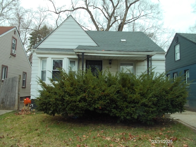 9336 Sussex St, Detroit, MI 48228 - bungalow with a shingled roof and fence