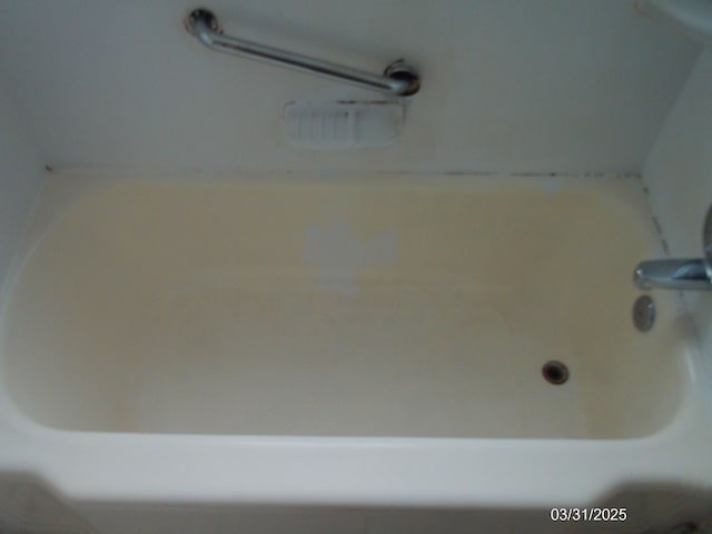 9336 Sussex St, Detroit, MI 48228 - bathroom view of a tub