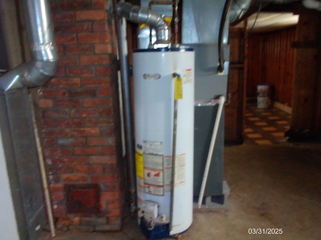 9336 Sussex St, Detroit, MI 48228 - utility room with water heater