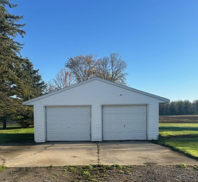 view of detached garage