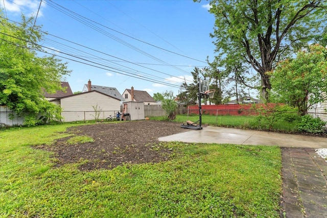 view of yard featuring a shed and an outdoor structure