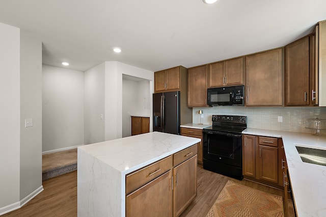 346 Quartz Way, White Lake, MI 48386 - kitchen featuring black appliances, light wood finished floors, backsplash, a center island, and recessed lighting