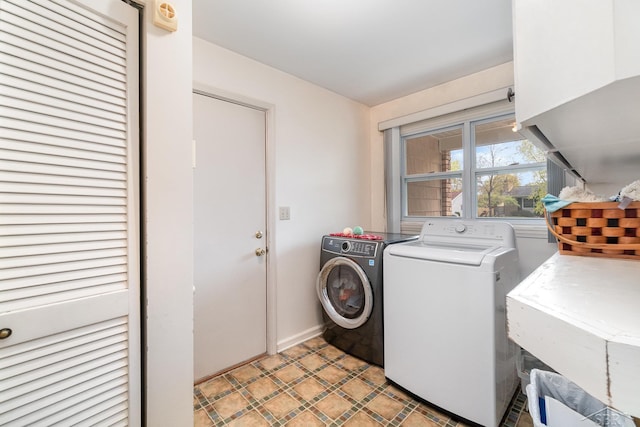 2303 Wilmington St, Midland, MI 48642 - laundry area featuring independent washer and dryer and light flooring