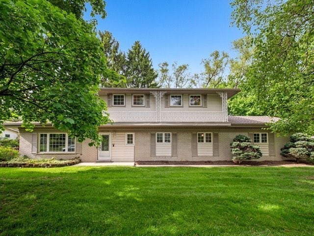 32770 Ardwick Rd, Farmington Hills, MI 48334 - view of front facade with a front lawn and brick siding