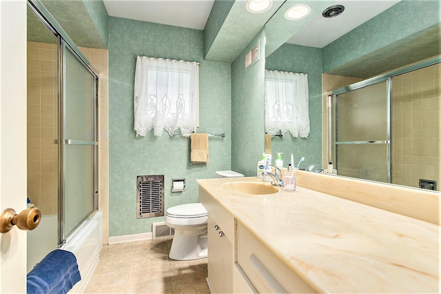 full bath with toilet, vanity, baseboards, and bath / shower combo with glass door