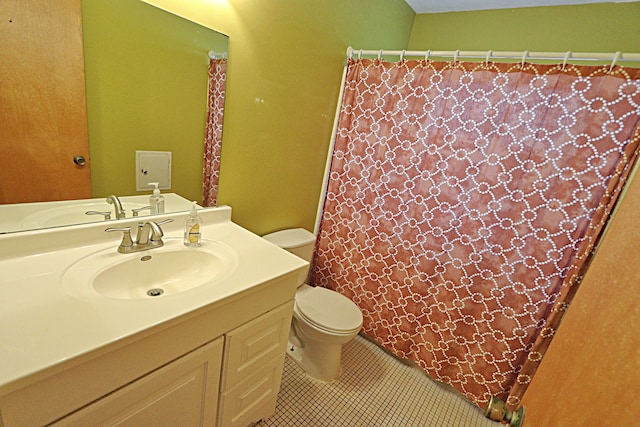 9963 Arnold, Redford, MI 48239 - full bath with toilet, tile patterned flooring, a shower with shower curtain, and vanity