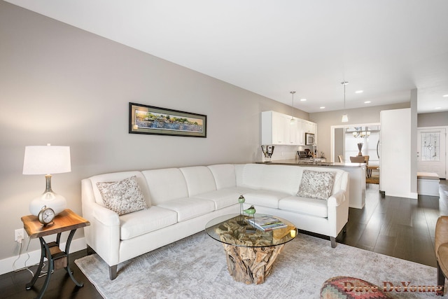 living room with dark wood-style flooring, recessed lighting, and baseboards