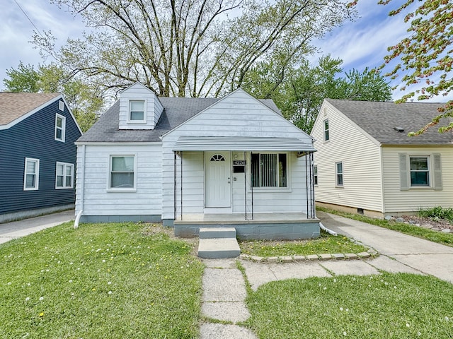 4226 Cadillac Ave, Wayne, MI 48184 - view of front of property with covered porch and a front yard