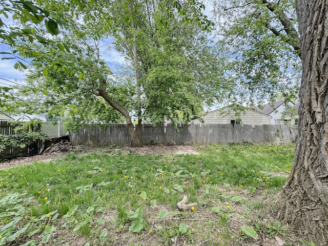 4226 Cadillac Ave, Wayne, MI 48184 - view of fenced backyard