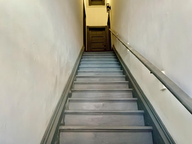 103 W Michigan Ave, Clinton, MI 49236 - view of staircase