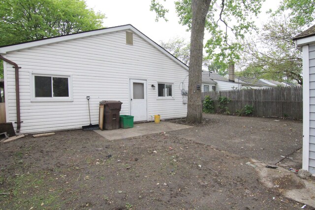 4521 Columbus St, Wayne, MI 48184 - back of property featuring fence