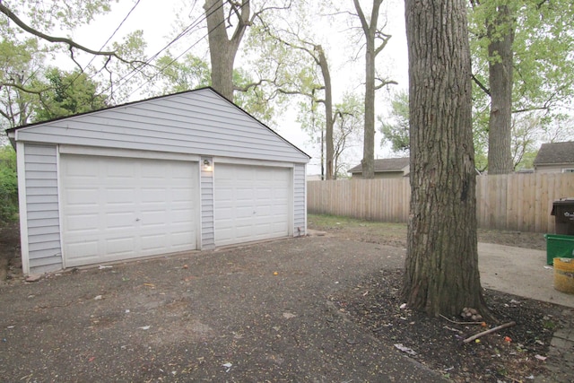 4521 Columbus St, Wayne, MI 48184 - detached garage featuring fence