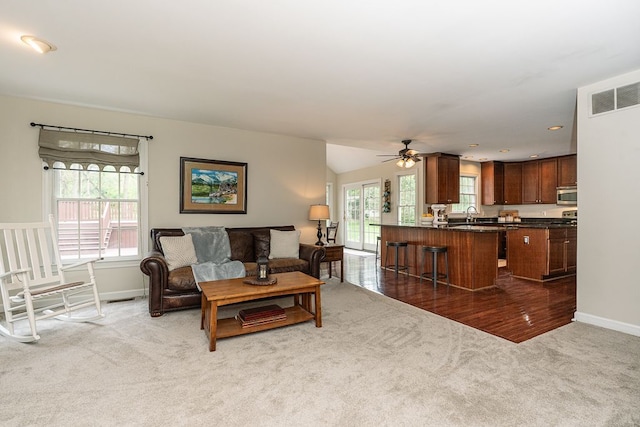 carpeted living room featuring plenty of natural light, baseboards, a ceiling fan, and recessed lighting