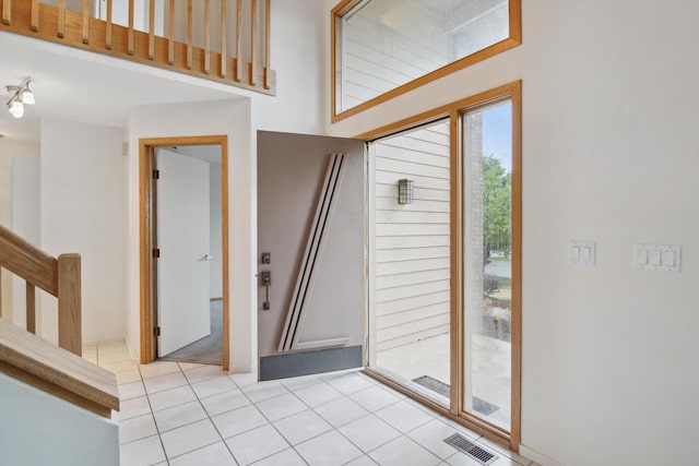 3239 Bellflower Ct, Ann Arbor, MI 48103 - foyer with light tile patterned floors