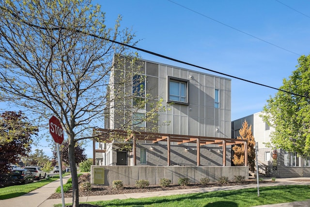 600 Douglas St NW Unit 600C, Grand Rapids, MI 49504 - view of modern home