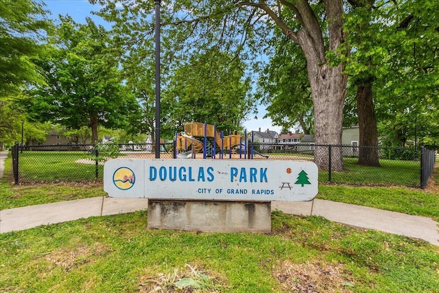 600 Douglas St NW Unit 600C, Grand Rapids, MI 49504 - view of community sign