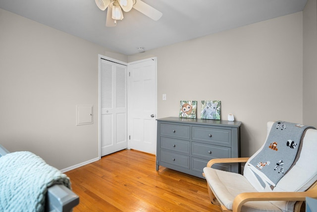 bedroom featuring light wood-style flooring, baseboards, and a ceiling fan